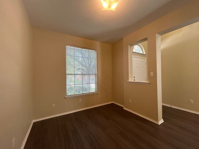 Building Photo - Charming 3BR Home with Modern Comforts and...