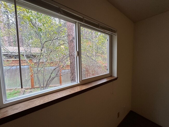 Building Photo - Three bedroom Westside home near OSU Casca...