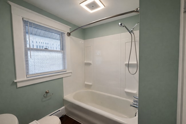 Building Photo - Large 4 bedroom home across from Franklyn Field.