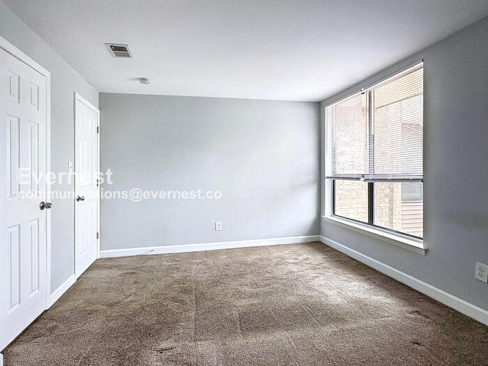 Building Photo - 3314 Huntley Sq Dr