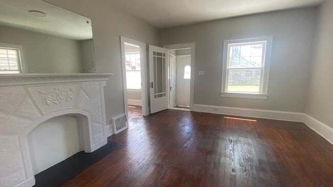 Building Photo - 7011 Hosmer Ave