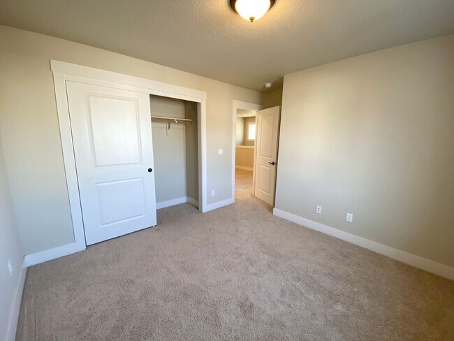 Building Photo - Bethany Creek 3 Bedroom Home!