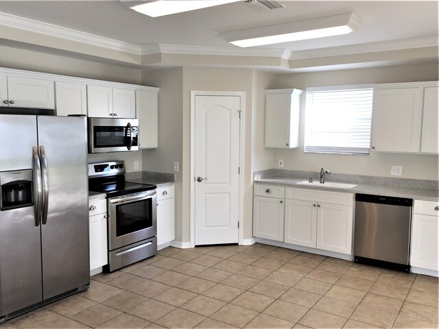 Building Photo - 8157 Canterbury Lake Blvd