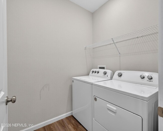 Building Photo - 14757 Cashew Ave