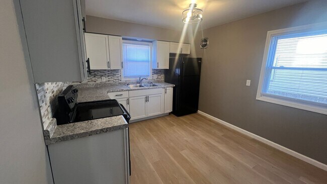 Building Photo - 5922 N 84th St