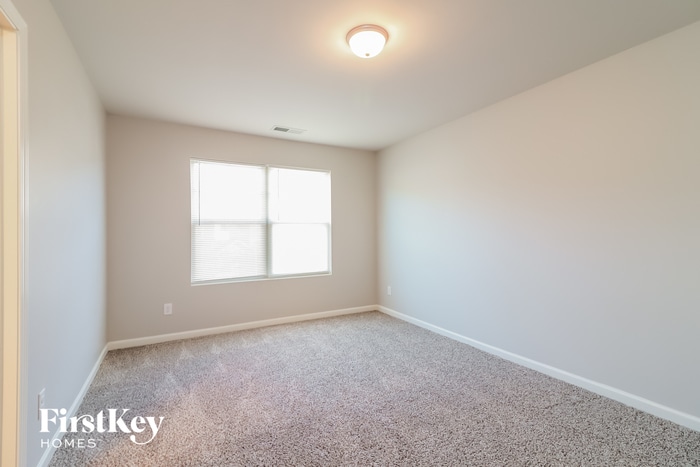 Building Photo - 181 Daisy Cir