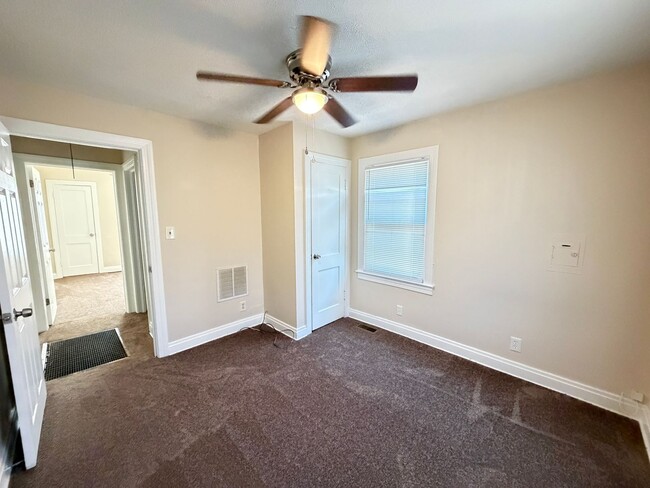 Building Photo - Nice 2 Bedroom And 1 Bath Home