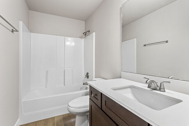 Building Photo - Brand New Townhouse in Yakima!