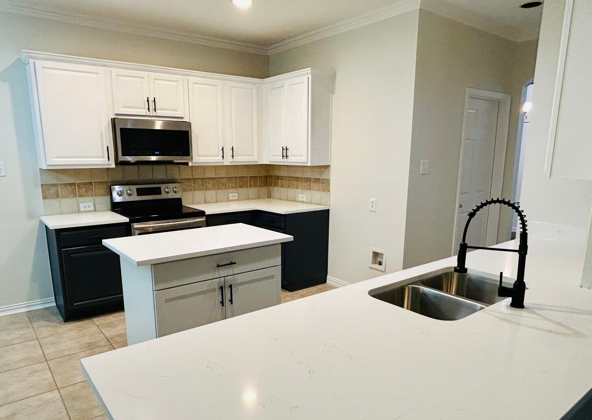 Building Photo - 8012 Wyoming Dr