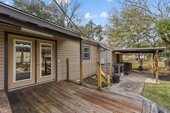 Building Photo - 2406 Oaklawn Dr