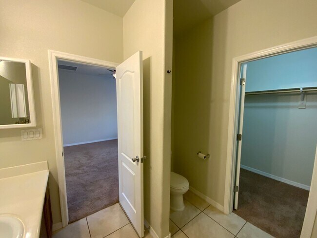 Building Photo - Beautiful 3 Bedroom Single Story Home Available Near Northern Blvd NW & Rainbow Blvd NE!