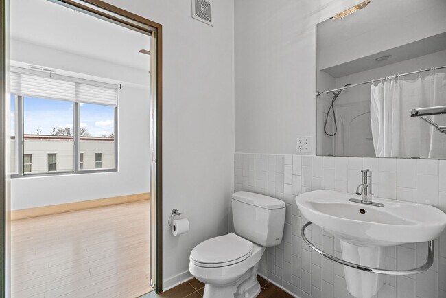 Building Photo - Modern 1-Bed 1.5-Bath + Den Condo in Minneapolis!