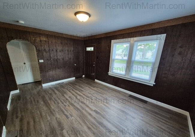 Building Photo - 1212 Forest Ave