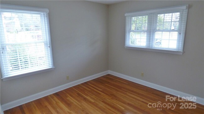 Building Photo - 1245 Paddock Cir