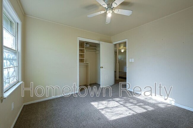 Building Photo - 2621 SW 52nd St