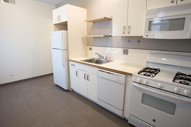 Interior Photo - 5300 S. Drexel Avenue