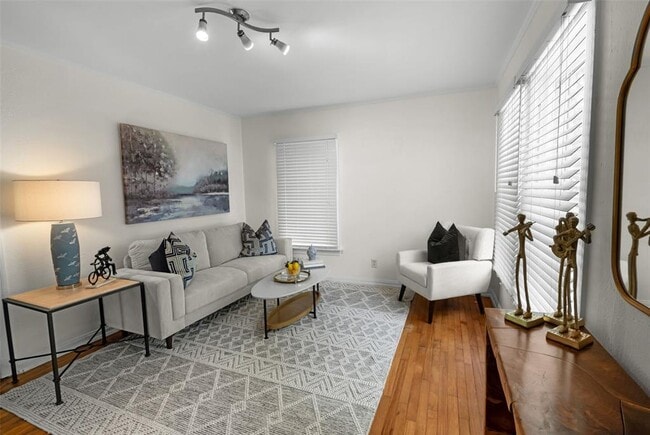 Building Photo - 2108 Rountree Dr