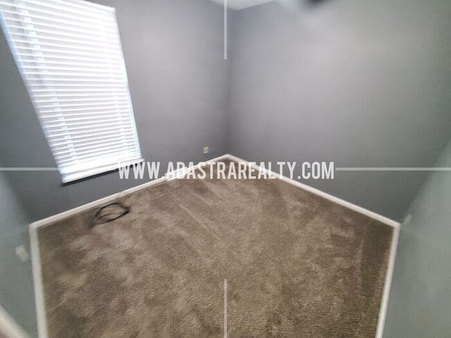 Building Photo - Beautiful Shawnee Home-AVAILABLE in JUNE!!