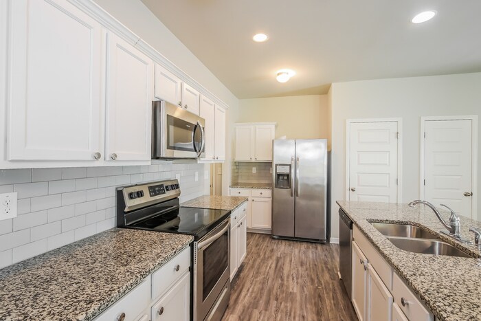 Building Photo - 289 Claudia Dr