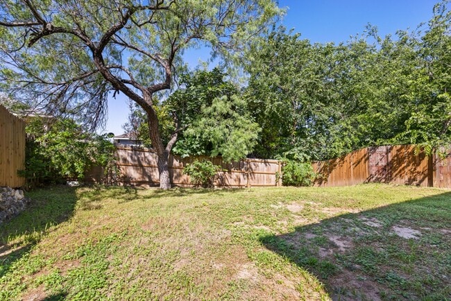 Building Photo - Well-Maintained 3-Bedroom Home – Ideal for Students & Professionals!