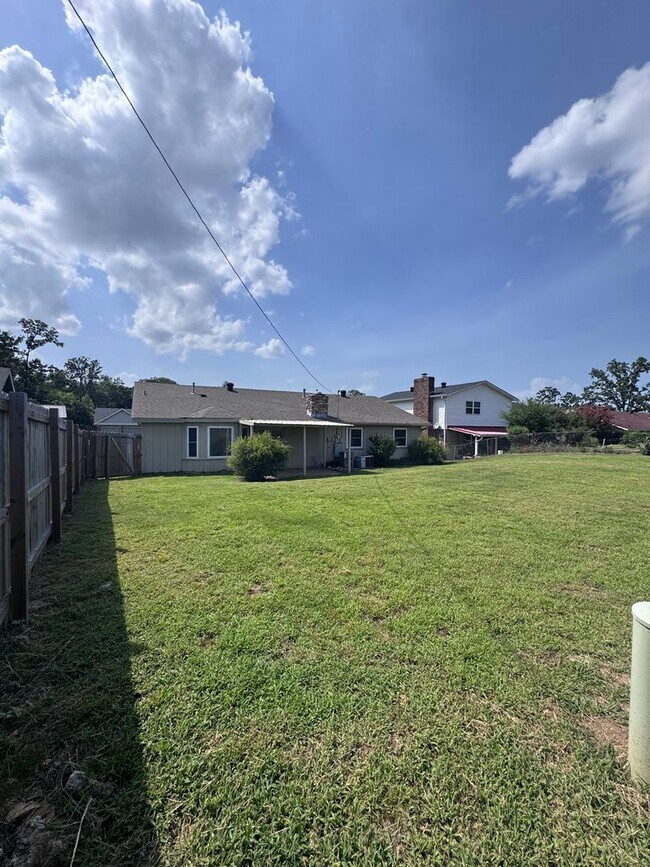 Building Photo - 1115 Briar Creek Rd