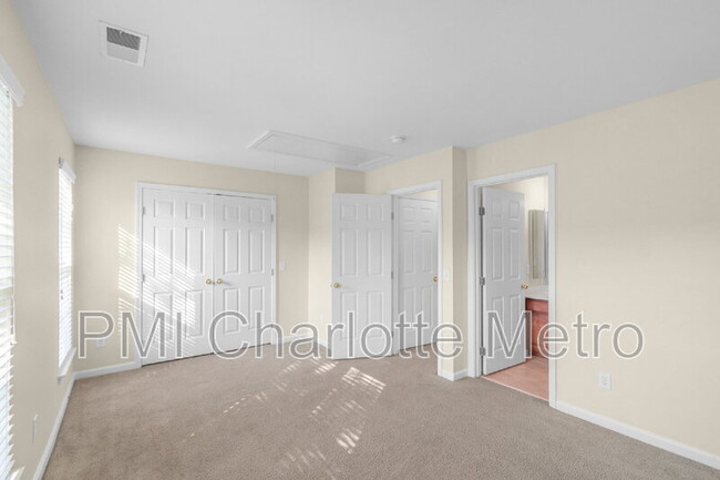 Building Photo - 10484 Alexander Martin Ave