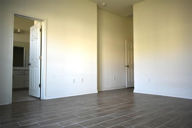 Building Photo - 6725 Denia Dr