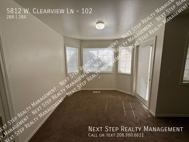 Building Photo - 5812 W Clearview Ln