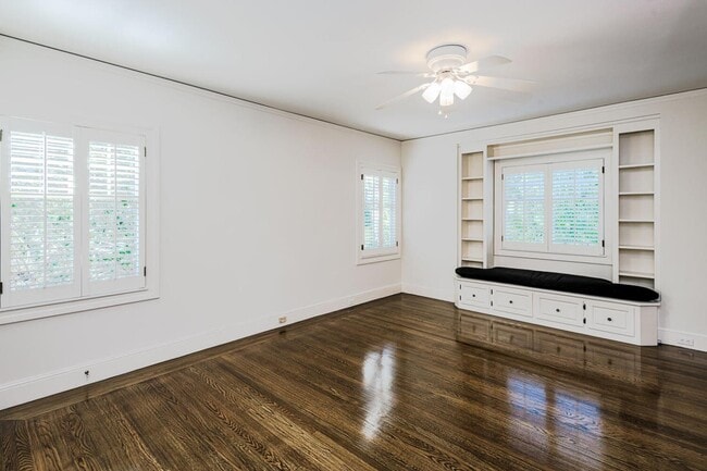 Building Photo - 719 W Poplar Ave