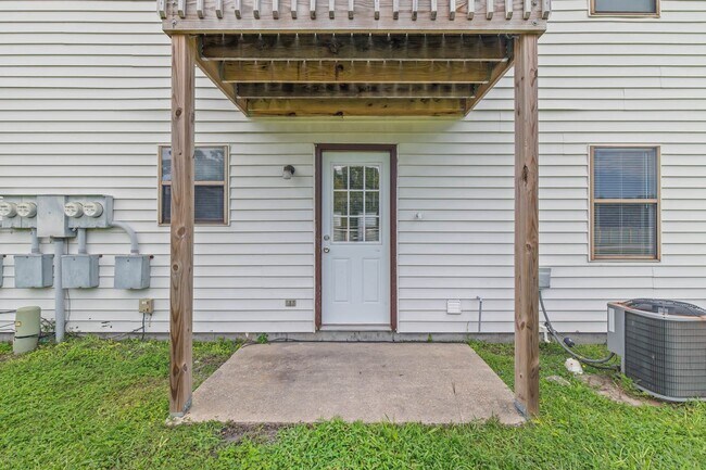 Building Photo - 107 Ravenwood Dr