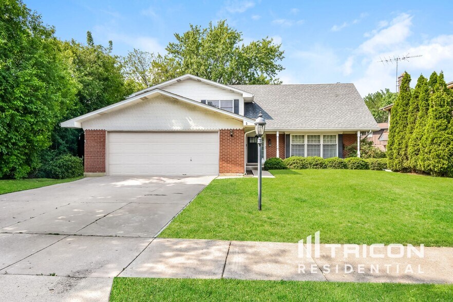 Primary Photo - 2206 W Lawrence Ln