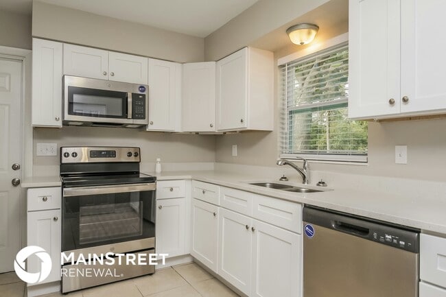 Building Photo - 5312 Wren St