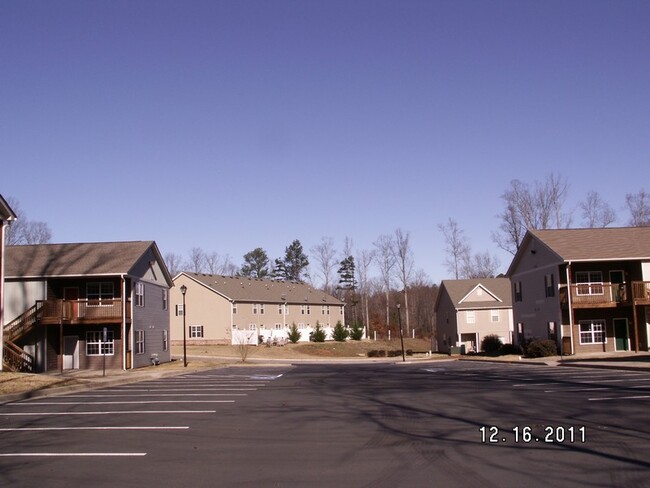 Building Photo - 7206 Courtyard Dr