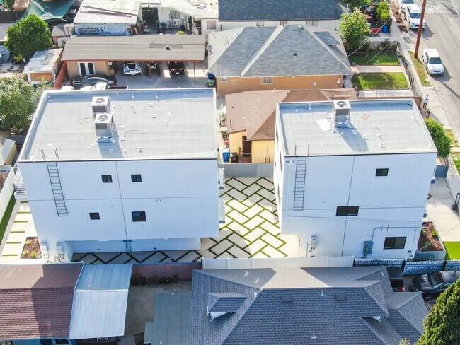 Building Photo - 426 E 30th St