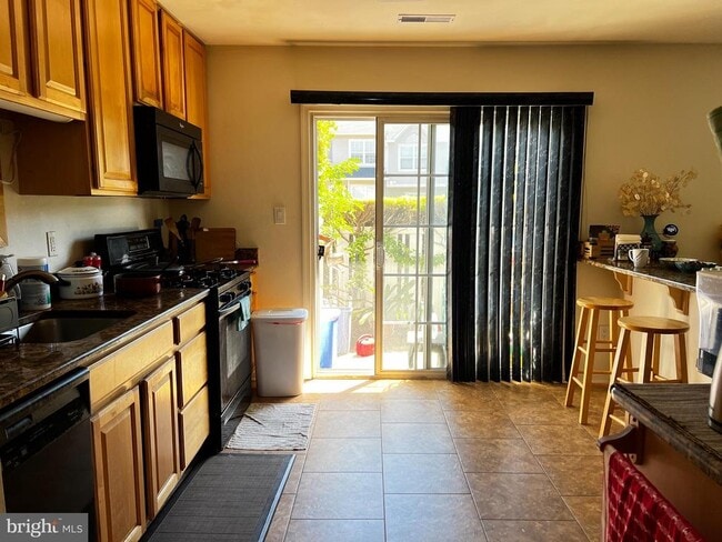 Building Photo - 6501 Coventry Way