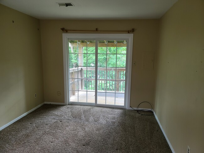 Bedroom with deck - 510 Nassau Blvd