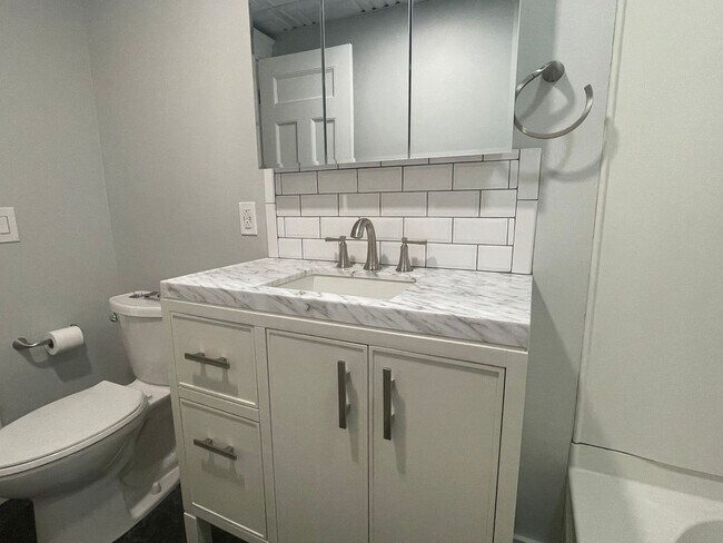 Building Photo - Charming 1BR near the public market