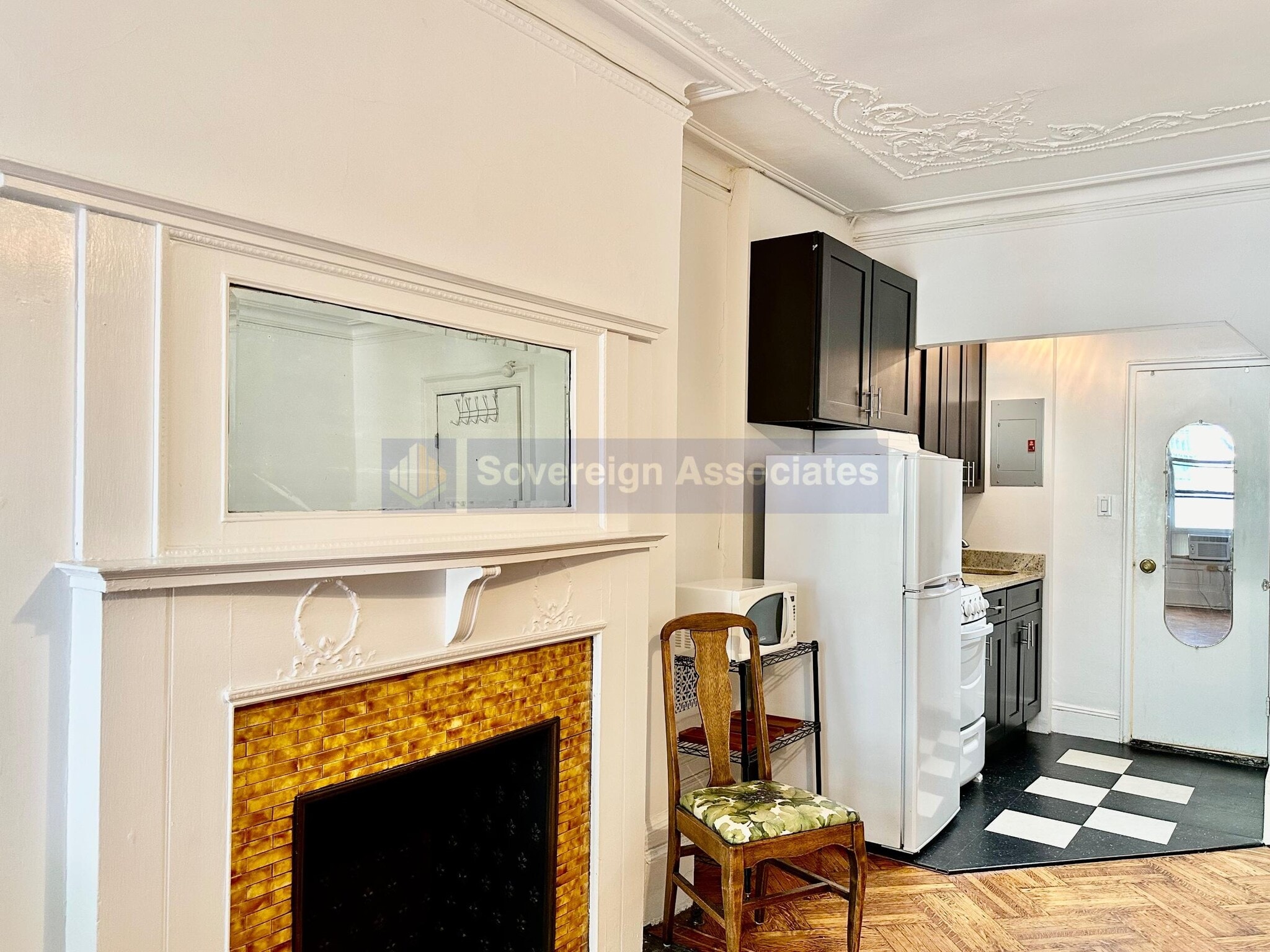 Building Photo - 309 W 107th St