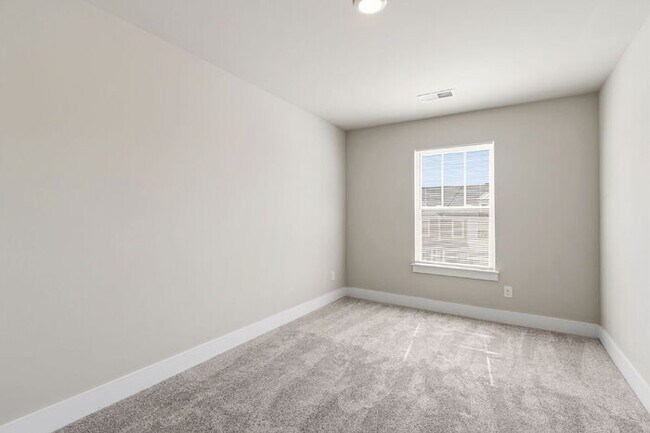 Building Photo - Craftsman 3BD Townhome Near Downtown Greenville | Garage + Granite Kitchen