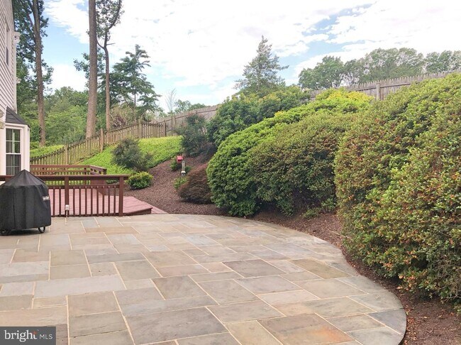 Building Photo - 7327 Yates Ct