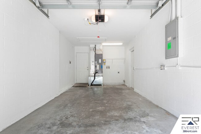 Building Photo - 734 Flora St