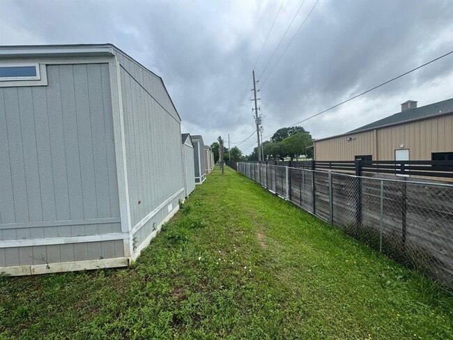 Building Photo - 5439 FM 762 Rd
