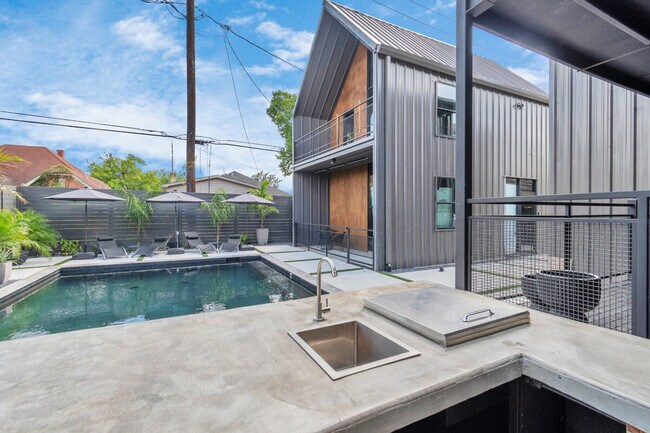 Building Photo - 2683 Blodgett St