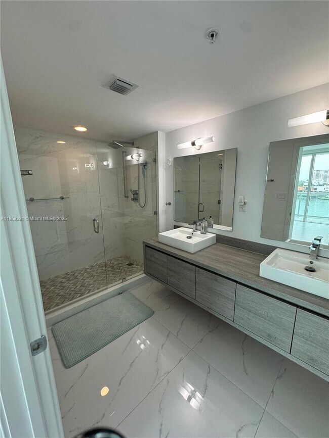 Building Photo - 400 Sunny Isles Blvd