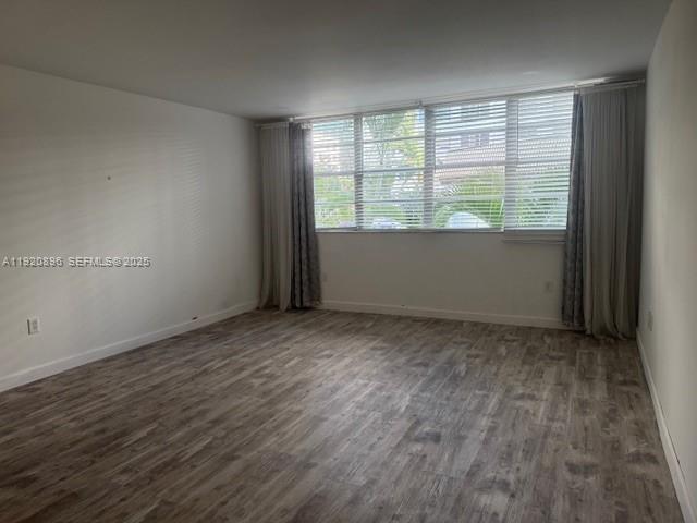 Building Photo - 999 Brickell Bay Dr