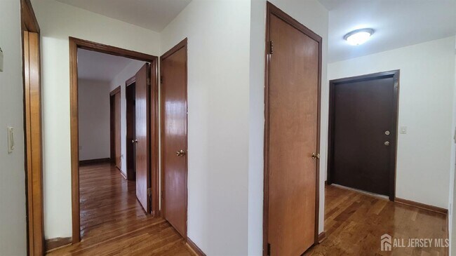 Building Photo - 505 Lincoln Blvd