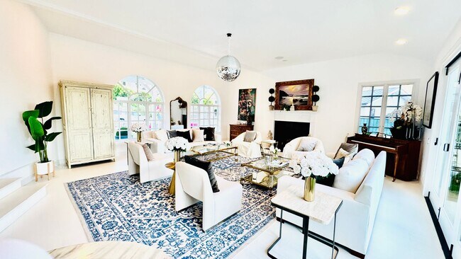 Building Photo - 1423 Floresta Pl