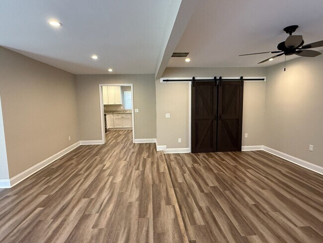 Building Photo - Charming 4 Bedroom Home located in Histori...