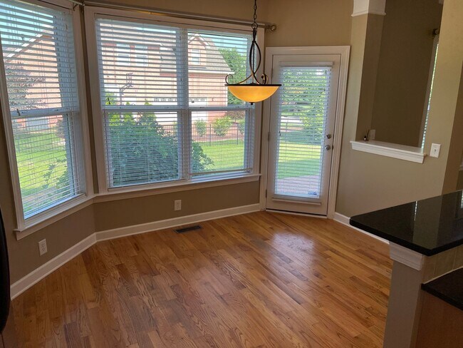 Building Photo - 4 Bed, 3.5 Bath Home w/  3 Car Garage in Williamson Co