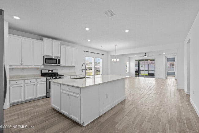 Building Photo - 260 Oaklawn Ct